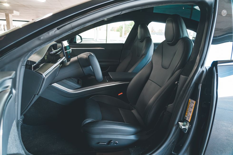 Фотография Tesla Plaid (10 слайд)