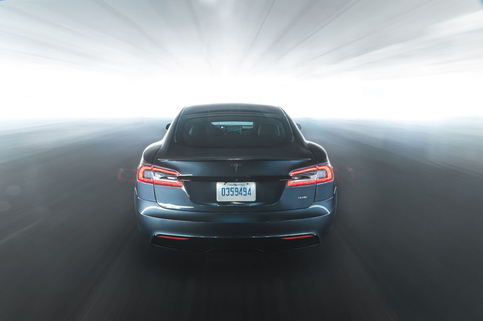 Фотография Tesla Plaid (4 слайд)