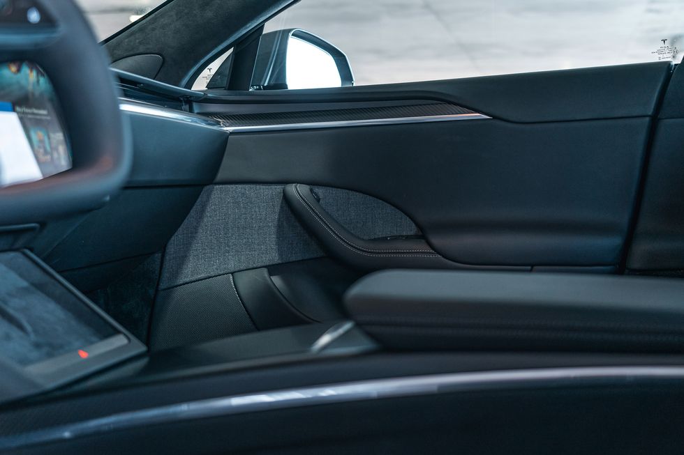 Фотография Tesla Plaid (14 слайд)